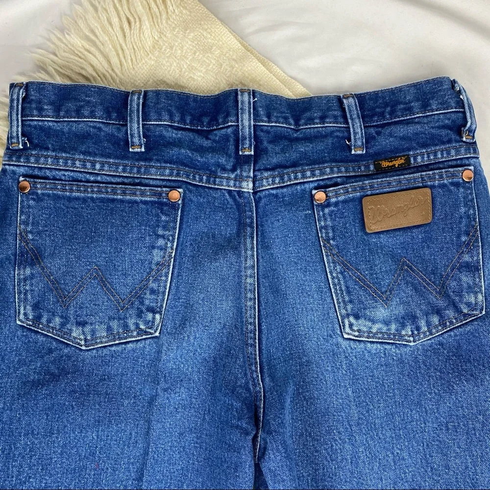 SOLD Wrangler light/medium wash denim sz 34” - Picture 10 of 12